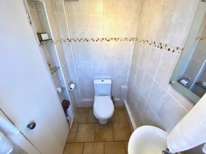 Guest WC- click for photo gallery